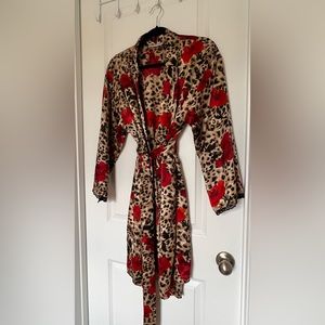 Satin and lace flowy robe with rose and leaopard pattern
